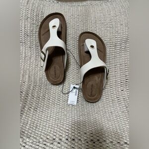 Brand new with tags Maurice’s Chloe Women's Cream and Brown Sandals. Size 8.